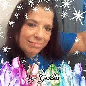 Meet your Posher, Dee dee